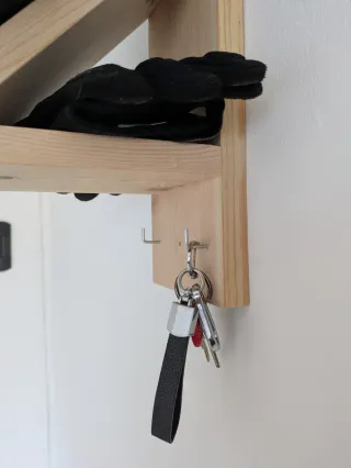 Soporte madera casco moto/bici colgador