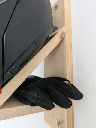 Soporte madera casco moto/bici colgador