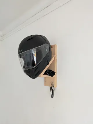 Soporte madera casco moto/bici colgador