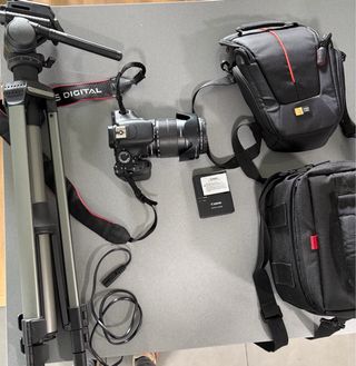 Cámara de fotos reflex Canon EOS 600D + Accesorios