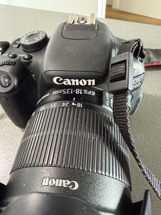 Cámara de fotos reflex Canon EOS 600D + Accesorios