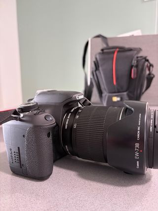 Cámara de fotos reflex Canon EOS 600D + Accesorios