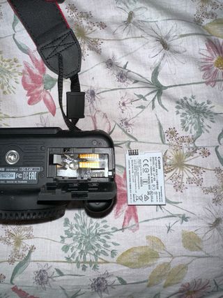 Cámara Canon EOS 700D Kit EF-S 18-55mm IS STM