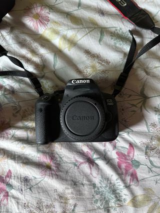 Cámara Canon EOS 700D Kit EF-S 18-55mm IS STM