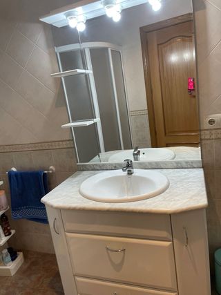 Mueble de baño  de 90 con lavabo , grifo y espejo