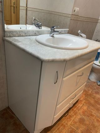 Mueble de baño  de 90 con lavabo , grifo y espejo