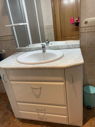 Mueble de baño  de 90 con lavabo , grifo y espejo
