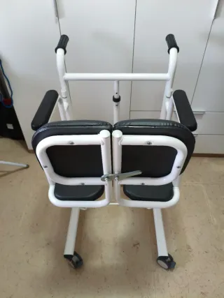 Silla de transferencia con apertura trasera