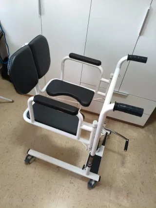 Silla de transferencia con apertura trasera