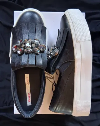 Scarpe donna Bata nere con strass