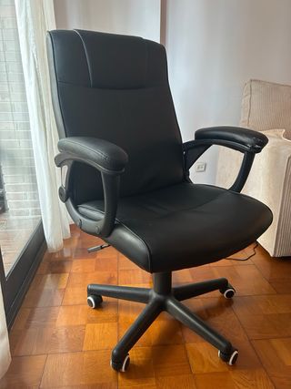 Silla de oficina negra profesional