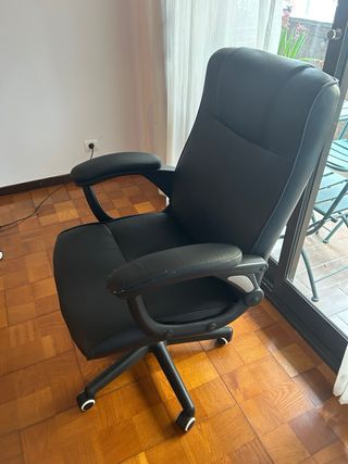 Silla de oficina negra profesional