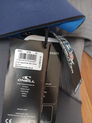 Tabla surf niño y neopreno Hyperfreak talla 10