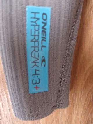 Tabla surf niño y neopreno Hyperfreak talla 10