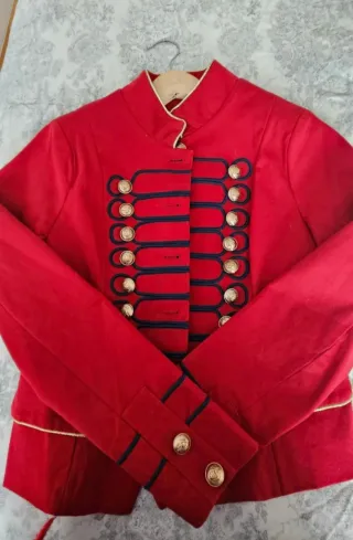 Chaqueta estilo militar burdeos