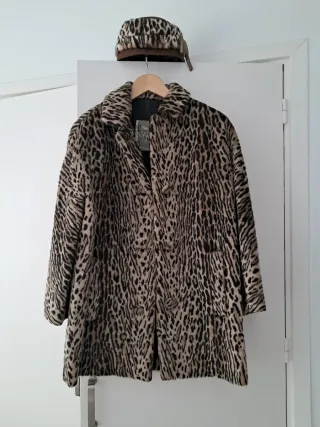 Abrigo tres cuartos,sombrero Jackeline,piel sintet