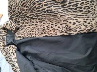 Abrigo tres cuartos,sombrero Jackeline,piel sintet