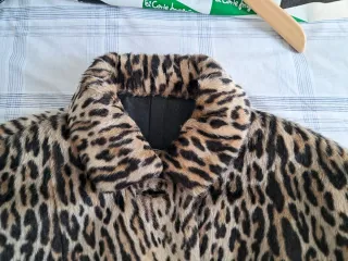 Abrigo tres cuartos,sombrero Jackeline,piel sintet