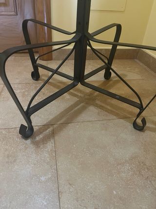 Perchero de pie metálico color forja