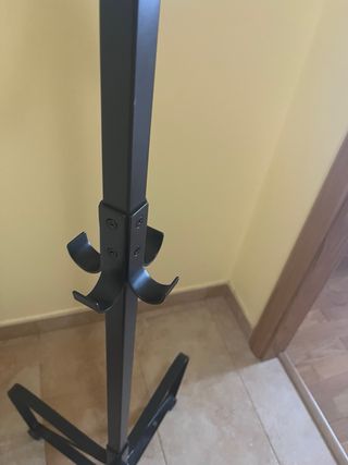 Perchero de pie metálico color forja