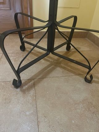 Perchero de pie metálico color forja