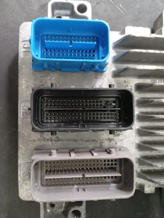 Centralita ECU Opel Ref: 12665802. AB42