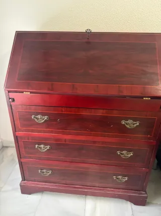 Escritorio Buró Madera. Silla de madera y cuero.