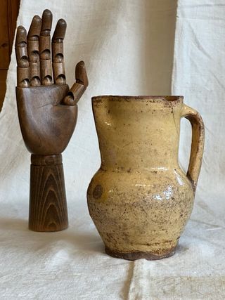 Jarra antigua de cerámica de Peñafiel