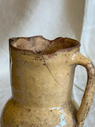 Jarra antigua de cerámica de Peñafiel