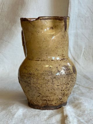 Jarra antigua de cerámica de Peñafiel