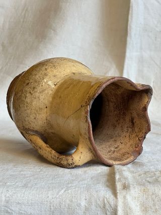 Jarra antigua de cerámica de Peñafiel