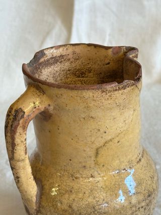 Jarra antigua de cerámica de Peñafiel