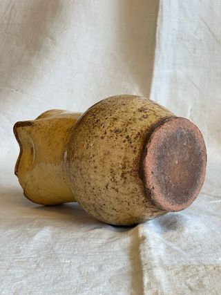 Jarra antigua de cerámica de Peñafiel