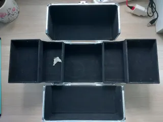 Maletín maquillaje rosa metalizado