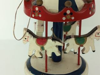Antico carosello in legno vintage