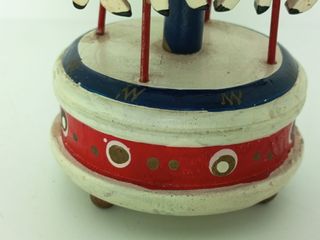 Antico carosello in legno vintage