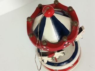 Antico carosello in legno vintage