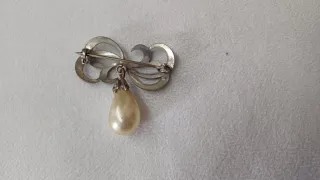 Spilla vintage fiore con perla