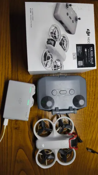 Dron DJI Neo  con 3 baterías y cargador...