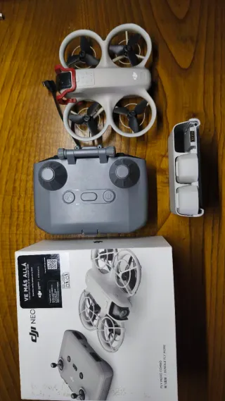 Dron DJI Neo  con 3 baterías y cargador...