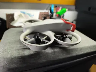 Dron DJI Neo  con 3 baterías y cargador...