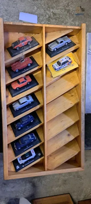 Lotto 330 macchinine scala 1:43