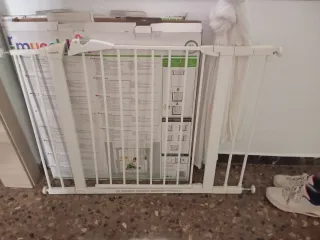 Barrera de seguridad Munchkin. Con extensiones.