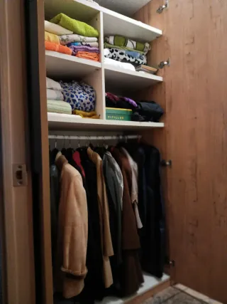 Armario grande de madera