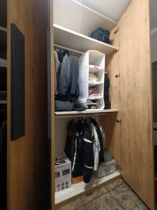 Armario grande de madera