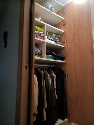 Armario grande de madera