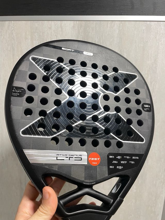 Pala NOX AT10 18K.     ***NUEVA***