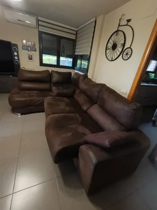 Sofá esquinero marrón piel ( negociable )