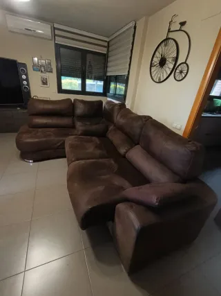 Sofá esquinero marrón piel ( negociable )