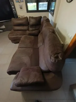 Sofá esquinero marrón piel ( negociable )